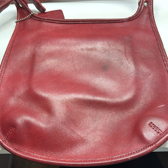 Coach leather bag. Dark red.  Vintage! One main compartment with zip pocket. - Picture 4 of 9